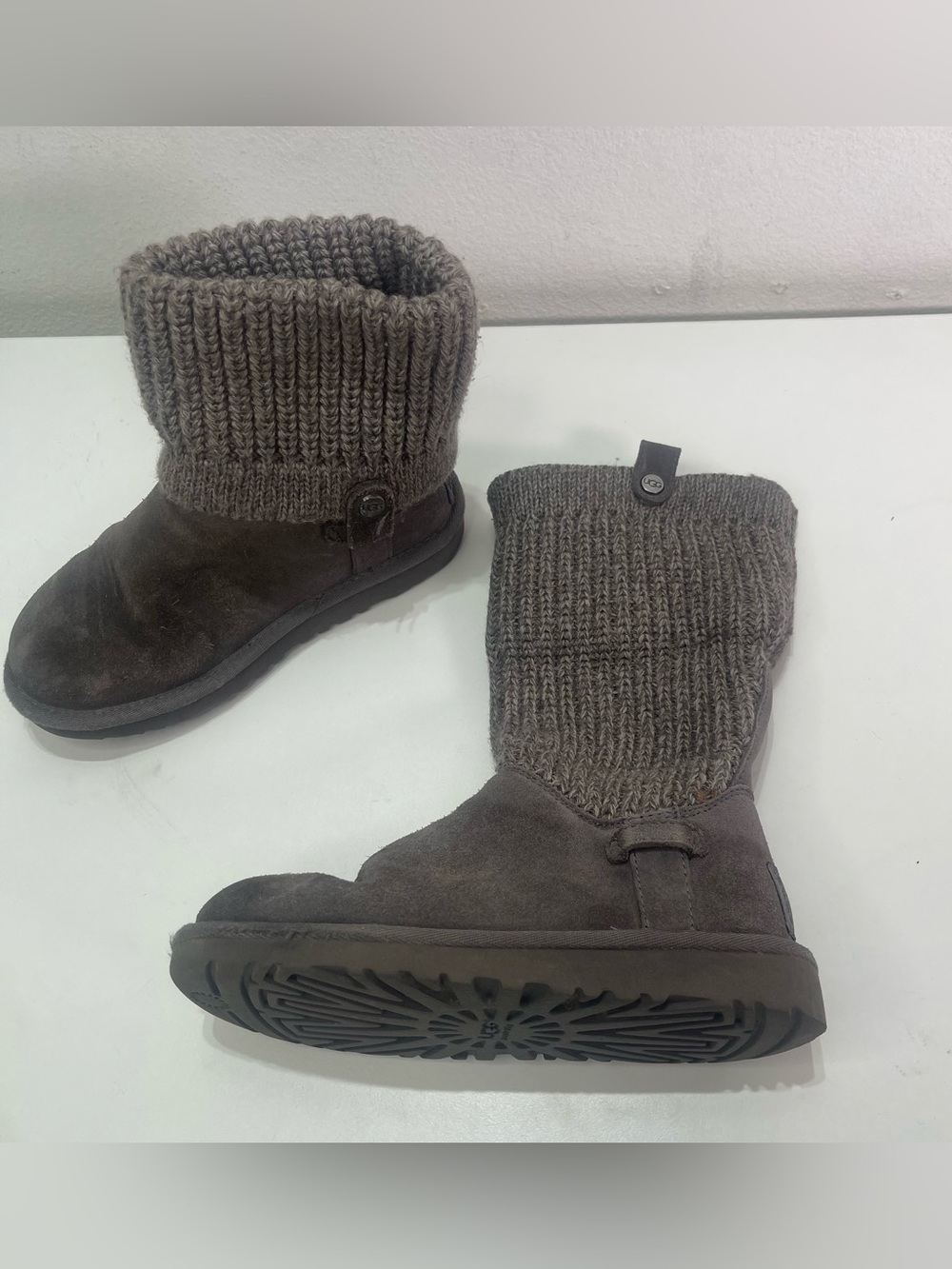 UGG Boots Saela Girls Youth 13 Gray Knit Convertible Suede Buttons Logo 1089971K